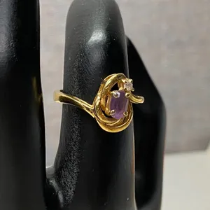 Vintage Gold Tone Taiwan Stamped Oval Amethyst CZ Swirl Fashion Ring Size 7 thumbnail 2