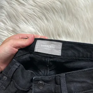 EVERLANE The Cheeky Short In Washed Black thumbnail 5