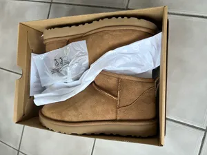 Women’s UGG Classic Ultra Mini Boots 8 thumbnail 7
