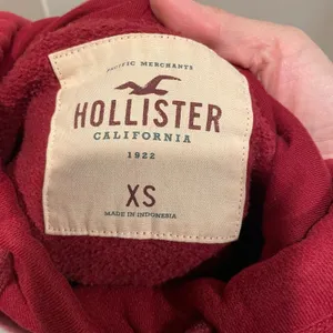 Cute burgundy Hollister Los Angeles CA appliqué fuzzy letters hoodie sweatshirt thumbnail 3