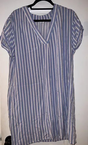 Gap Women’s Short Sleeve V-Neck Dress thumbnail 3