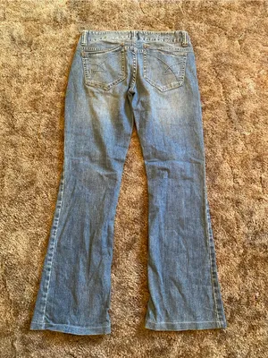 Y2K Amethyst Low rise Jeans Junior's Light Wash Blue Flare Denim Size 5 Bootcut thumbnail 5