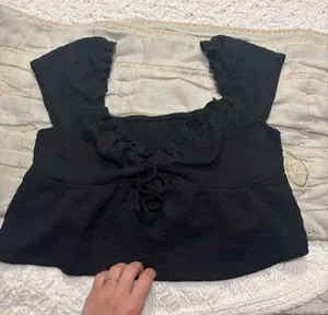 Amazon Black Top thumbnail 1