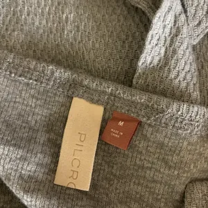 Pilcro Gray Waffle Knit Long Sleeve Notch Neck Top M Casual Minimal thumbnail 4