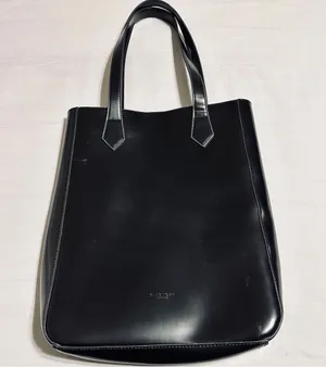 Givenchy Parfum Open Top Polished
Polyurethane Tote Bag Black thumbnail 1