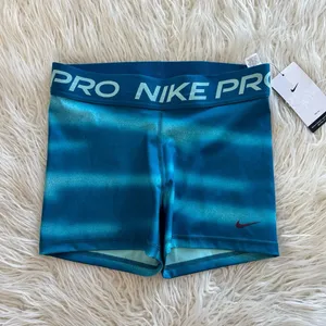 Nike Pro Shorts Green Abyss Size Medium IH7636-301 thumbnail 3