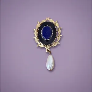 Vintage Victorian Revival Faux Onyx Pearl Drop Brooch Gold Tone Filigree Pin thumbnail 8
