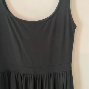 Wilfred Aritzia Black Market Midi Dress Stretchy Sleeveless Flowy Women's Medium thumbnail 4
