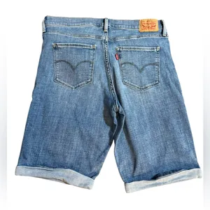 Levi’s Women’s‎ Midrise 9” inseam Denim Jeans Shorts Sz 31 thumbnail 2