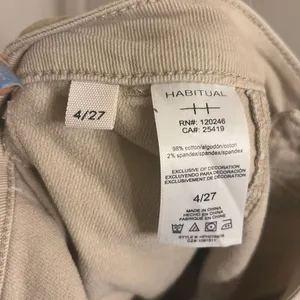 ✨HABITUAL Relaxed Cargo Ankle Cream/Tan Sz 4/27 Pants✨ thumbnail 6