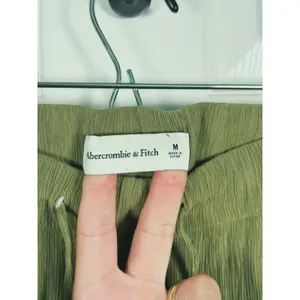 Abercrombie & Fitch Textured Wide Leg Pants Medium Green Fall Quiet Luxury Boho thumbnail 3