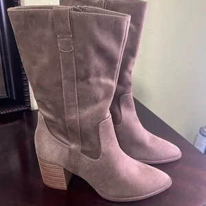 Ladies mid length boots Size 8M by Dolce Vita. thumbnail 1