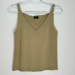 J. Crew olive asparagus green v-neck ribbed cropped tank top size S / M thumbnail 1