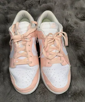 Nike Women’s Dunk Low thumbnail 1