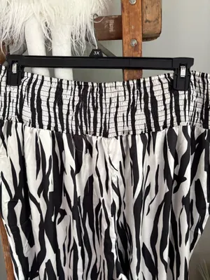 JW size 2X zebra print elastic waist wide leg pants thumbnail 2