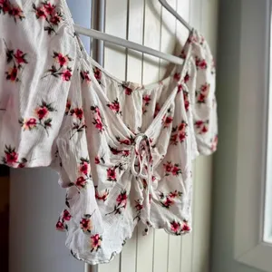 Altar'd State White Floral Milkmaid Tie Front Crop Coquette Bright Summer Top S thumbnail 2