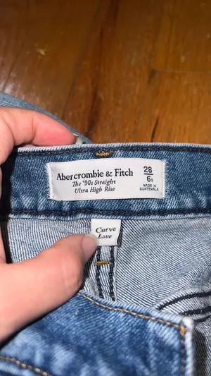 Abercrombie The 90s Straight Ultra High-Rise Curve Love thumbnail 3