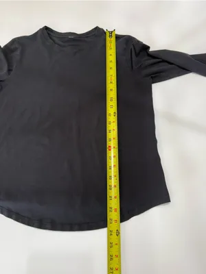 lululemon Black Long-Sleeve Performance Tee Size Medium thumbnail 4