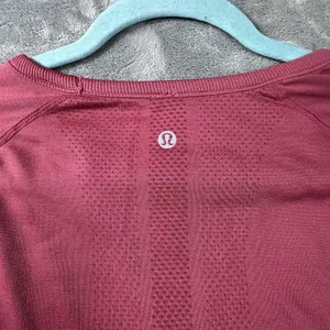 Lululemon Swiftly Relaxed Long Sleeve Top Womens Sz 8 Raspberry Pink Thumb holes thumbnail 4