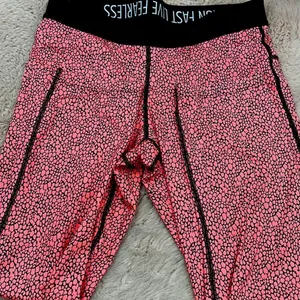 Nike crackle print medium Capri length leggings thumbnail 2