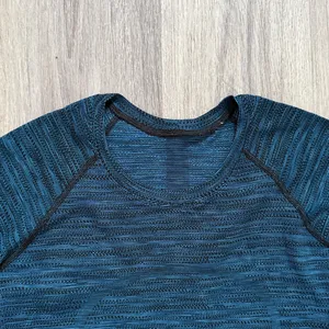 lululemon athletica Blue Long Sleeve Top Swiftly Tech Crewneck Size 10 thumbnail 2