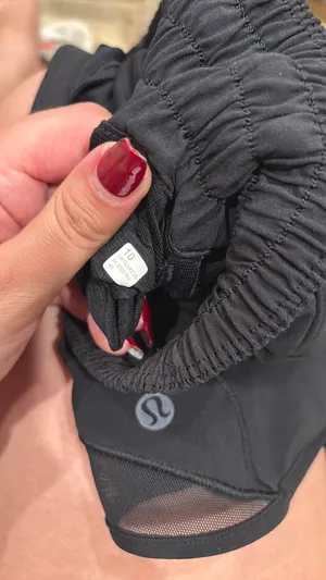 Lululemon Hotty Hot High-Rise Black 2.5" Shorts Lined thumbnail 4