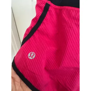 Lululemon pink & black shorts size‎ 4. thumbnail 3