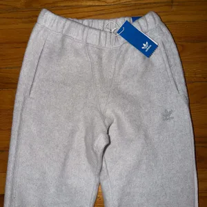 NWT adidas Originals Loungewear Sweat Pants Light Gray Heather thumbnail 4