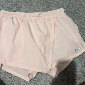 Nike medium‎ pink shorts/skort thumbnail 3