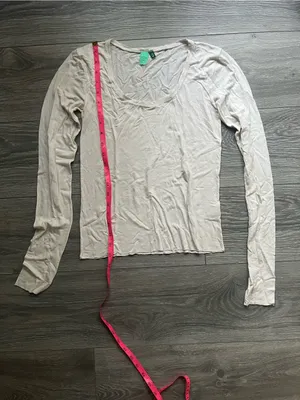 Farm Rio Cream Scoop Neck Long Sleeve Fitted Tee Classic Casual Size M Basic thumbnail 4