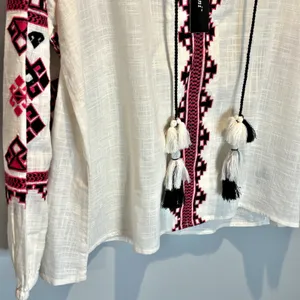 Tolani NWT Delphi Embroidered Long Sleeve Top - size Medium thumbnail 3