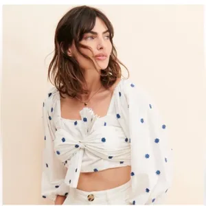 FARM RIO flower embroidered‎ White Crop Top Small thumbnail 3