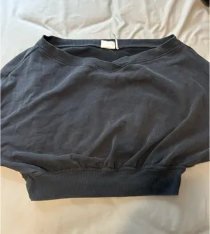 Urban Outfitters Crewneck thumbnail 2