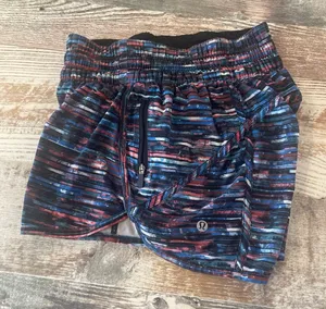 Lululemon Training Women's Training Shorts Size 4 thumbnail 5