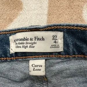 Abercrombie Ankle Straight‎ Ultra High Rise Distressed Jeans 4/27 Curve thumbnail 11