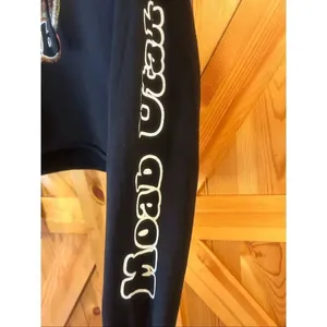 Lane Seven Women’s Cropped Black Moab Graphic Hoodie Size Small (5657) thumbnail 3