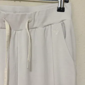 Cozy Earth Bamboo Lounge Jogger Pants Size XS Light Cream Drawstring‎ Pockets thumbnail 3