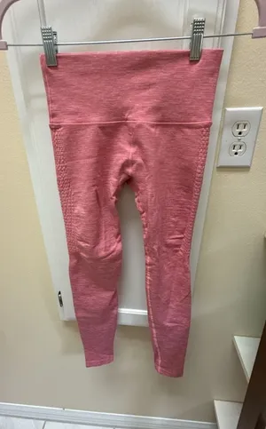 Alphalete Seamless High-Waisted Leggings in Rose Pink thumbnail 1