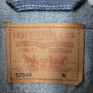 Levis Red Tab Trucker Denim Jacket Womens Medium Dark Wash Snap Closure 2 Pocket thumbnail 2