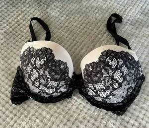 Victoria's Secret Dream Angels Lace Bra thumbnail 1