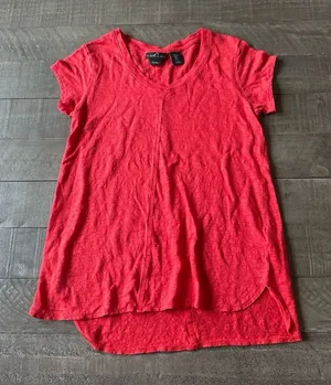 Tahari women's red short‎ sleeve v neck tee size small thumbnail 1
