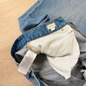 Madewell Baggy Tapered Jeans in Markwood Wash thumbnail 7
