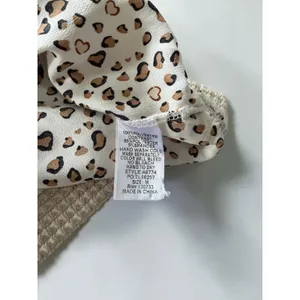 Umgee Mixed Media Leopard Heart Print Waffle Knit Top Cream Tan Medium thumbnail 4
