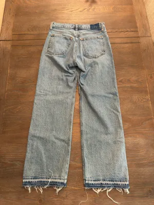 Abercrombie & Fitch 90s Relaxed High Rise Jean thumbnail 4