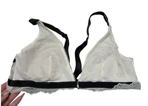 Victoria's Secret White Lace Bralette Size: L NEW thumbnail 1