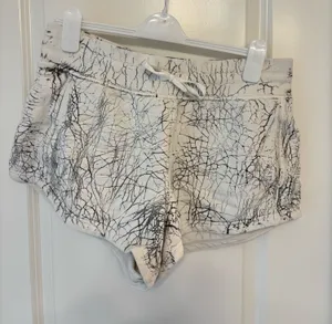 Lululemon Shorts white and black  thumbnail 1