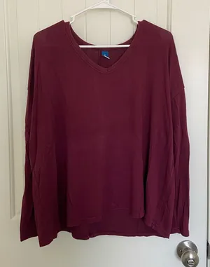 Old‎ Navy women’s stretchy solid colored top — large thumbnail 1
