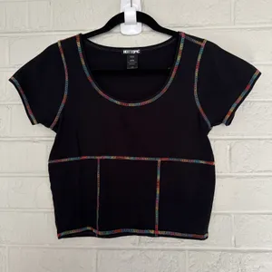 Hot Topic Women’s Crop Top Size L ✨ thumbnail 1