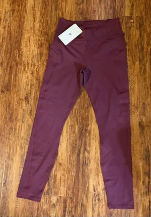 Fabletics Oasis High Waisted Leggings NWT Medium Merlot Pocket Athletic thumbnail 1