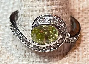 Vintage Y2K EDCO Silver Tone Simulated Peridot & White Crystal Swirl ByPass Ring thumbnail 1